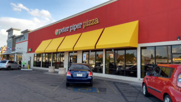 Peter Piper Pizza outside