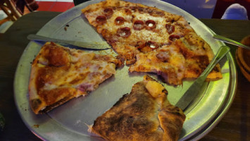 Robert Reynolds' Favorite Pizza Place food