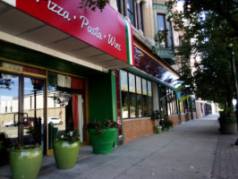 Robert Reynolds' Favorite Pizza Place outside