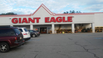 Giant Eagle Supermarket outside