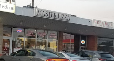 Master Pizza Mayfield Heights outside