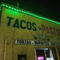 Tacos El Compita outside
