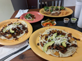 Tacos La Mexicana outside