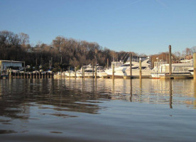 Fort Washington Marina food