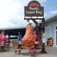 Hooters on Johns Pass outside