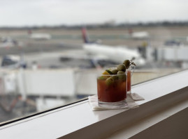 Delta Sky Club Terminal 2 outside