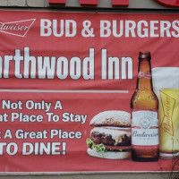 Earthwood Inn, Restaurant, Bar food