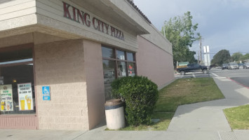 King City Pizza outside
