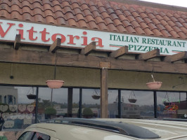 Vittoria Pizza outside