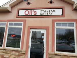 Oli's Italian Eatery outside