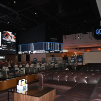 DraftKings Sportsbook at del Lago outside