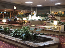 Mckenna's Holiday Inn Cincinnati Airport inside
