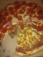 Mabely’s Pizza food