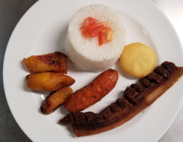 Los Criollos Colombian food