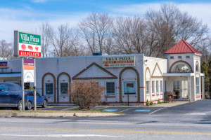 Villa Pizza outside