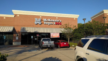 Mckenzie's Barbeque Burgers outside