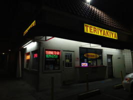Teriyakiya outside