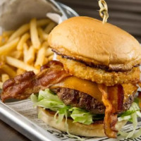 Burger Theory Holiday Inn Kansas City Airport food