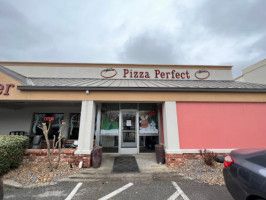 Pizza Perfect outside