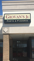Giovan’s Jr. Pasta Pizzeria food