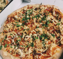 Cruzer Pizza 100% Vegan inside
