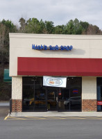 Mack's Sub Shop outside