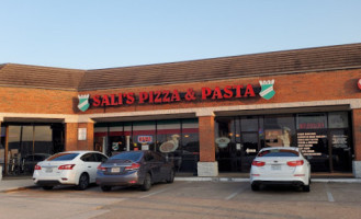 Sali's Pizza outside