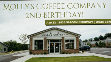 Molly’s Coffee Company outside