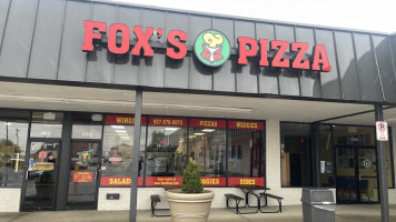 Fox’s Pizza Den Englewood outside
