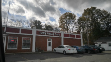 Town Pizza And Café outside