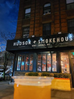 Hudson Smokehouse outside