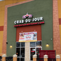 Crab Du Jour outside