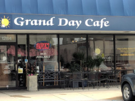 Grand Day Cafe outside