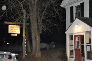 Skunk Hollow Tavern outside