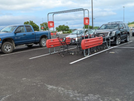 Giant Eagle Supermarket outside