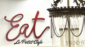 Le Petit Cafe Monticello food