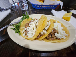 La Paisanita Tacos food