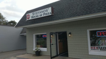 Stefano's House of Pizza outside