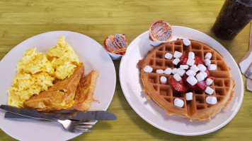 Commons Dining Hall food