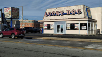 The Lucky Dog outside
