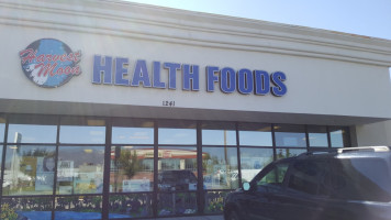 Harvest Moon Health Foods outside