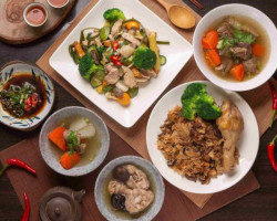 Thai Waterside Cuisine food