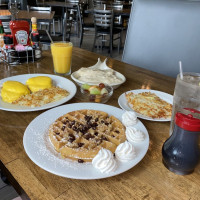 Benny's Café – Breakfast Lunch food