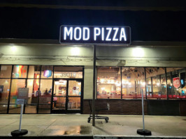 Mod Pizza Argonaut Way outside