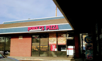 Porky's Pizza outside