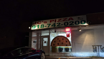Jc's Pizza outside