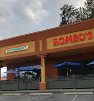 Romeo's Famous Pizza outside