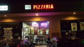 Milo's Pizza outside