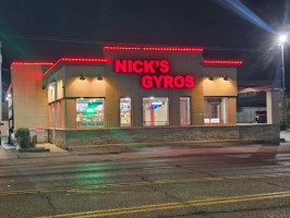 Nick's Gyros outside
