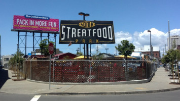 Southern Accent Food Truck outside